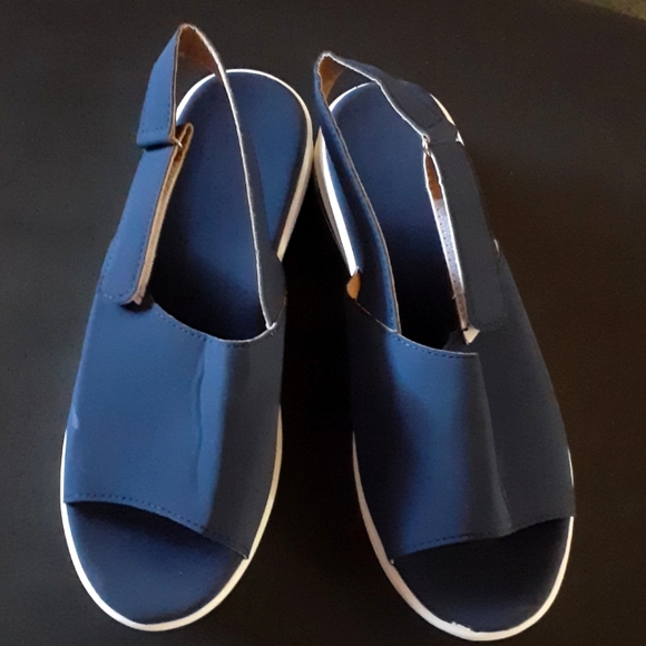 Sandals - Picture 1 of 4